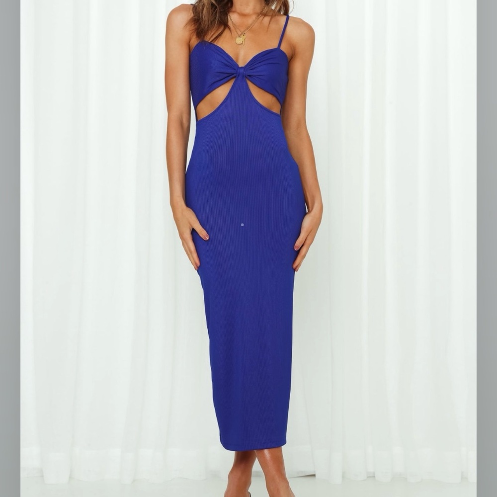 Hello Molly- Cutout Midi Dress Royal
Blue- Size: small